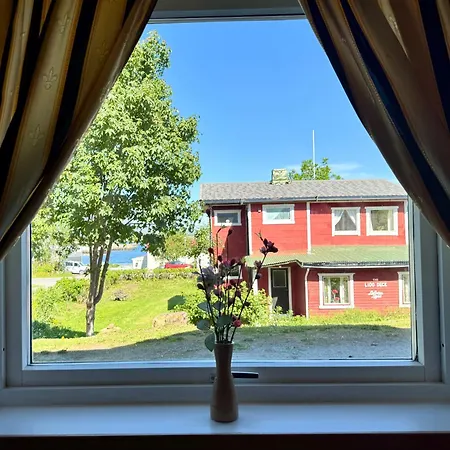 Lofoten Light - Private With Shared Facilities